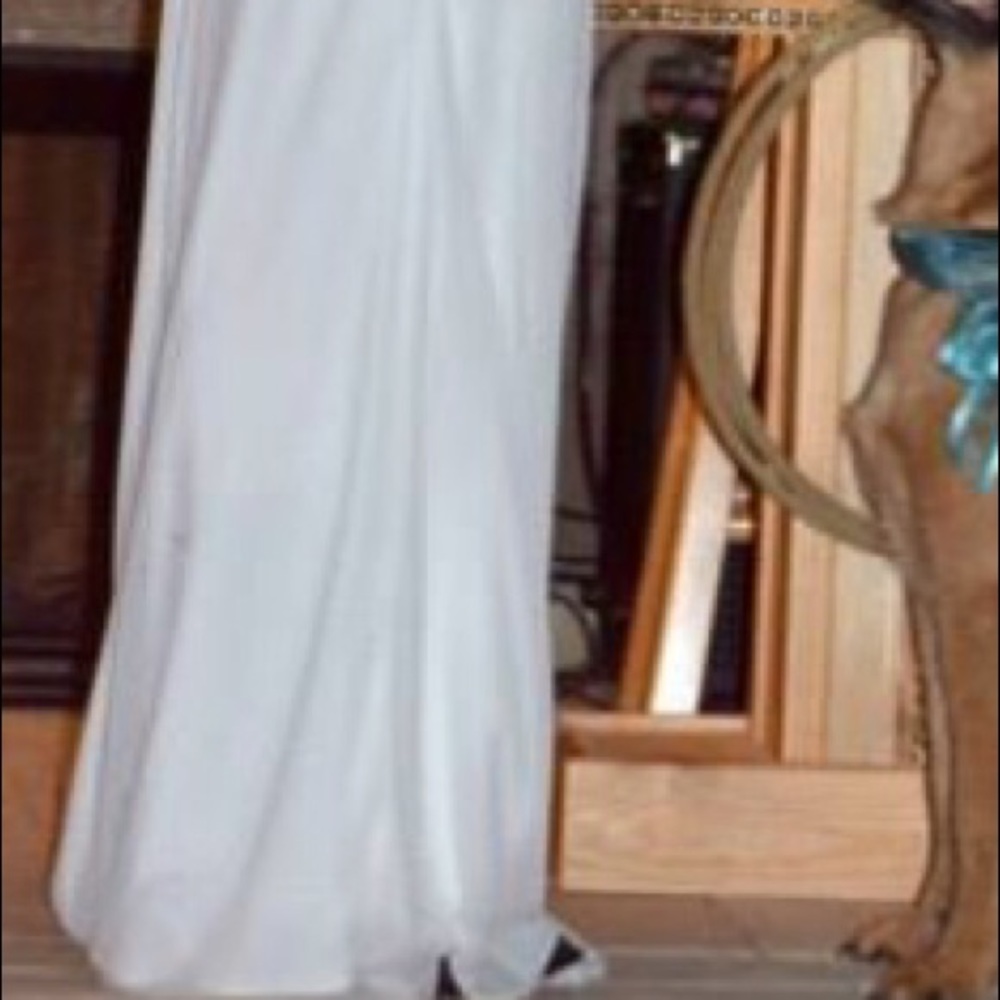 White Wedding dress - Picture 4 of 4